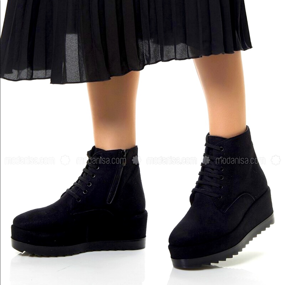 Plateform style boots